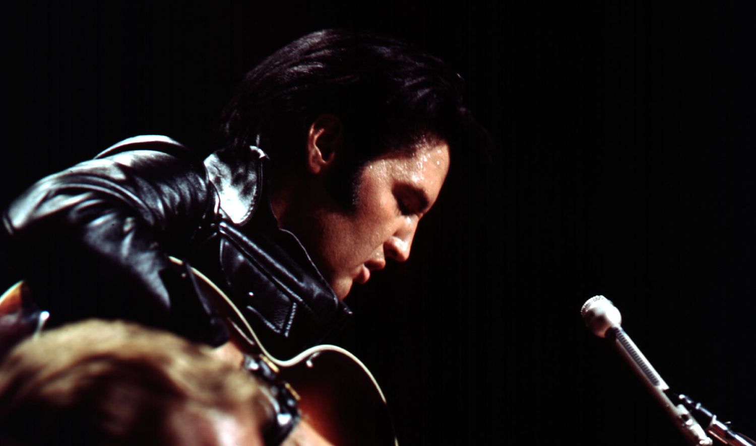 Elvis under indspilningerne til TV showet "Elvis", juni 1968