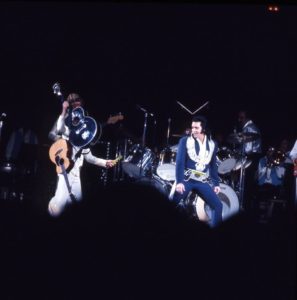 1975, august 19, Elvis live at Las Vegas01